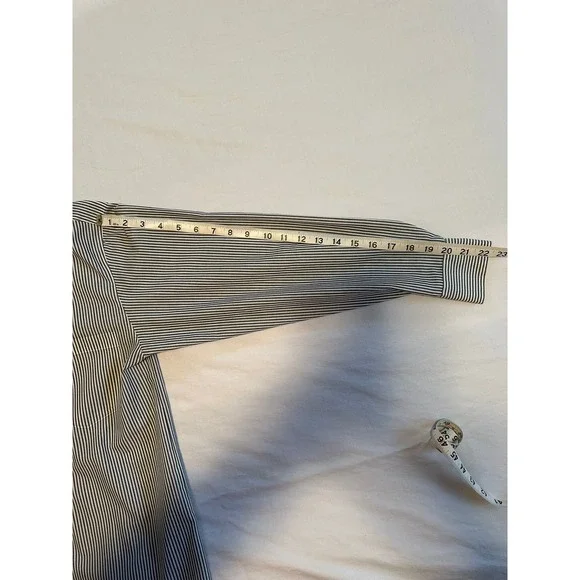 Foxcroft, size 4, Striped Wrinkle Free Button Down Collard‎ Shirt - Picture 6 of 8